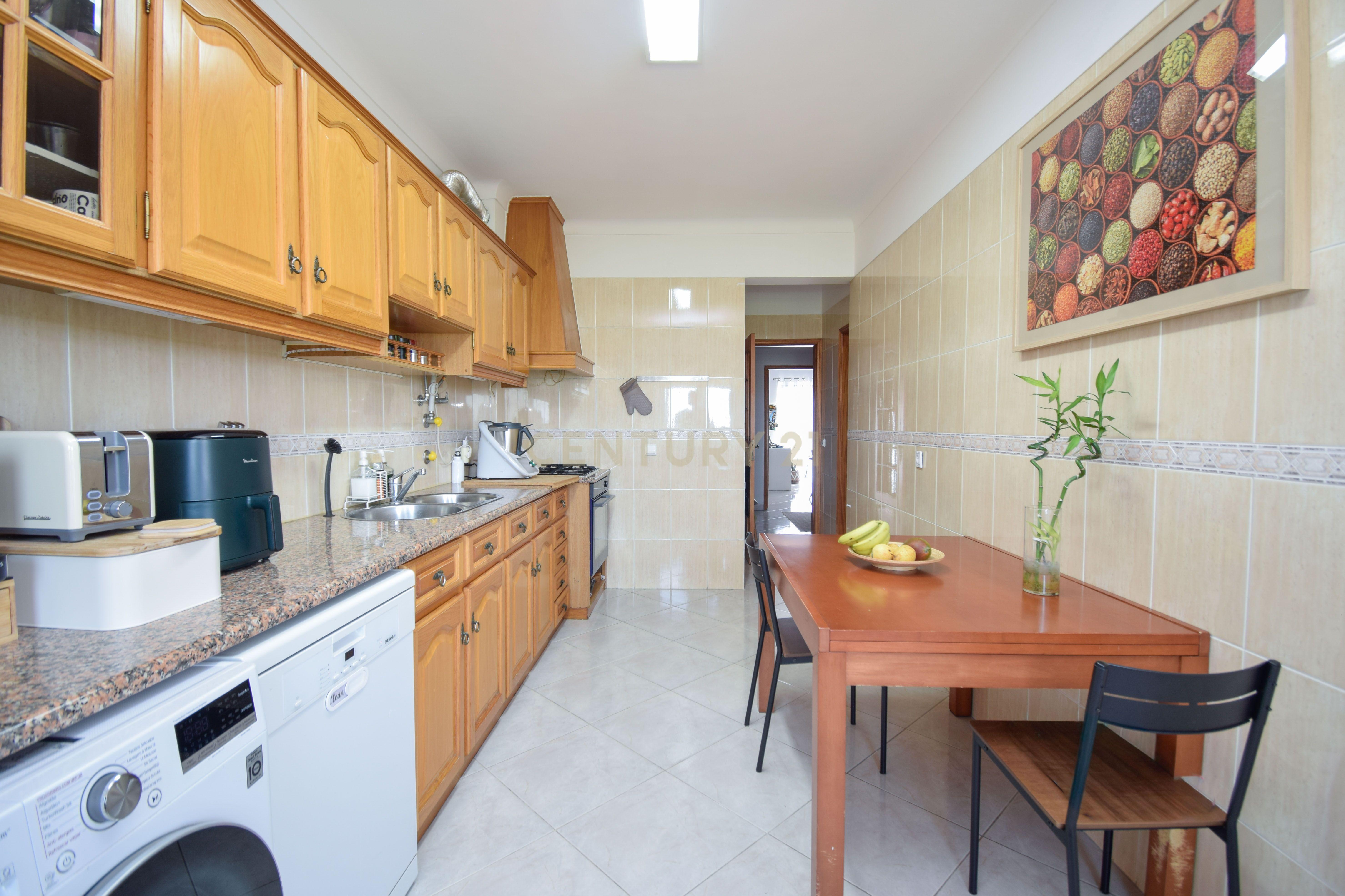 Fotografia 9 de Espaçoso apartamento  T3 em Samouco, Alcochete - Oportunidade Única