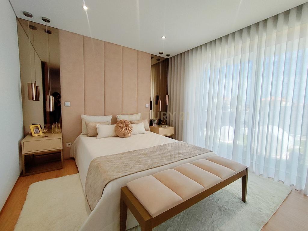 Moradia T4 Moderna com Piscina e Jardim – Touguinha - Image 39