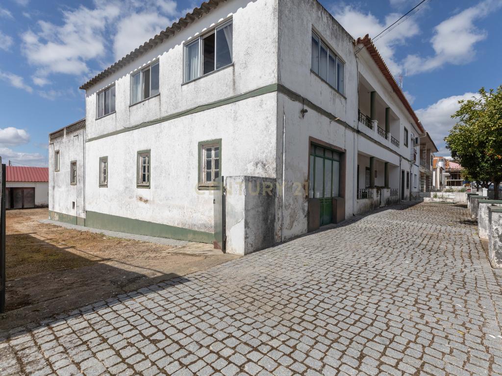 Moradia T6 com Jardim e Vista Panorâmica em Avis - Image 10