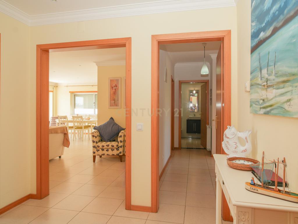 Apartamento T3 na Figueira da Foz (Buarcos) - condomínio fechado - Image 5
