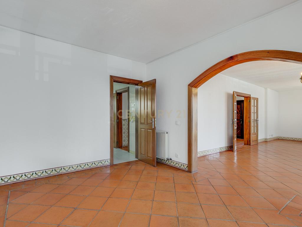 Moradia tradicional com 6 quartos, vista mar e piscina – Jardins da Parede - Image 19