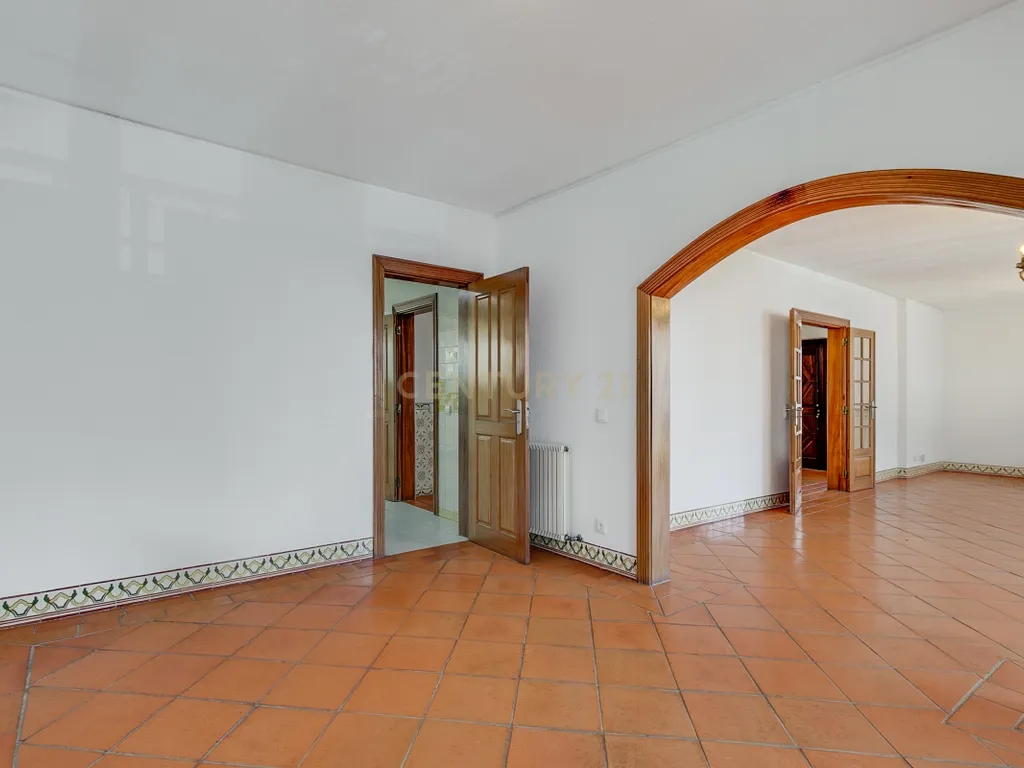 Moradia tradicional com 6 quartos, vista mar e piscina – Jardins da Parede - Image 19