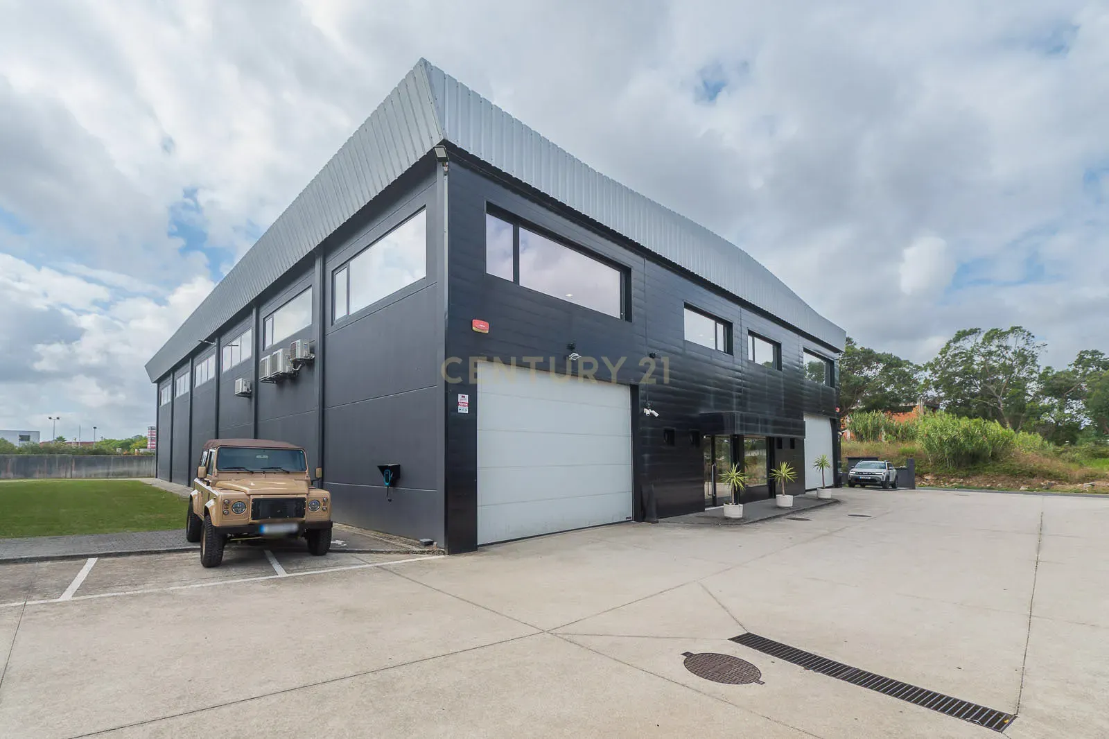 Fotografia 11 de Excelente Oportunidade Empresarial: Conjunto de 3 Armazéns Integrados com 1.400 m² de Área Total