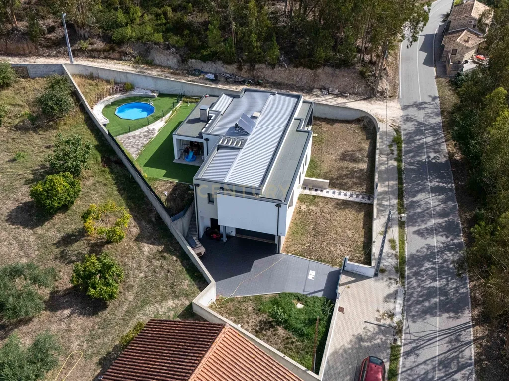Moradia T4 semi-nova com Piscina, Garagem + Parcela de Terreno Rústico e Vista Serra | Salgueiro, Pombal - Image 62
