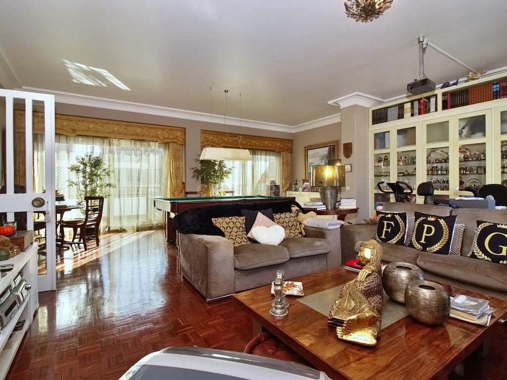Apartamento T6 com Terraço e Vista 360º em Campolide - 314m² - Image 2