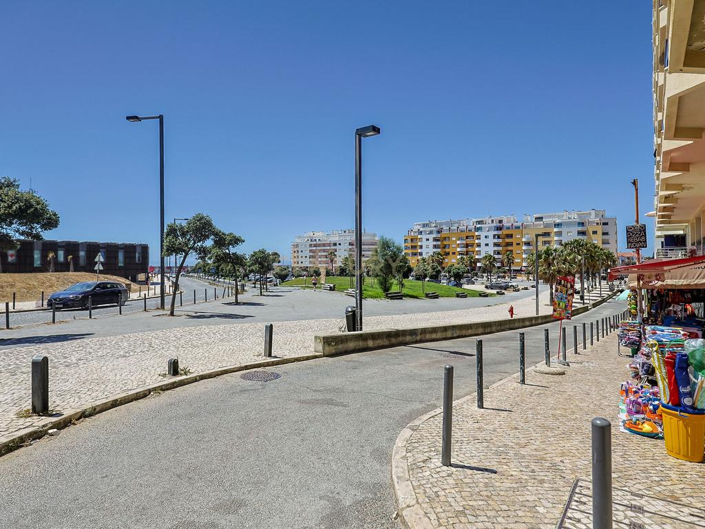 T1 moderno com domótica e piscina – Costa da Caparica - Image 42