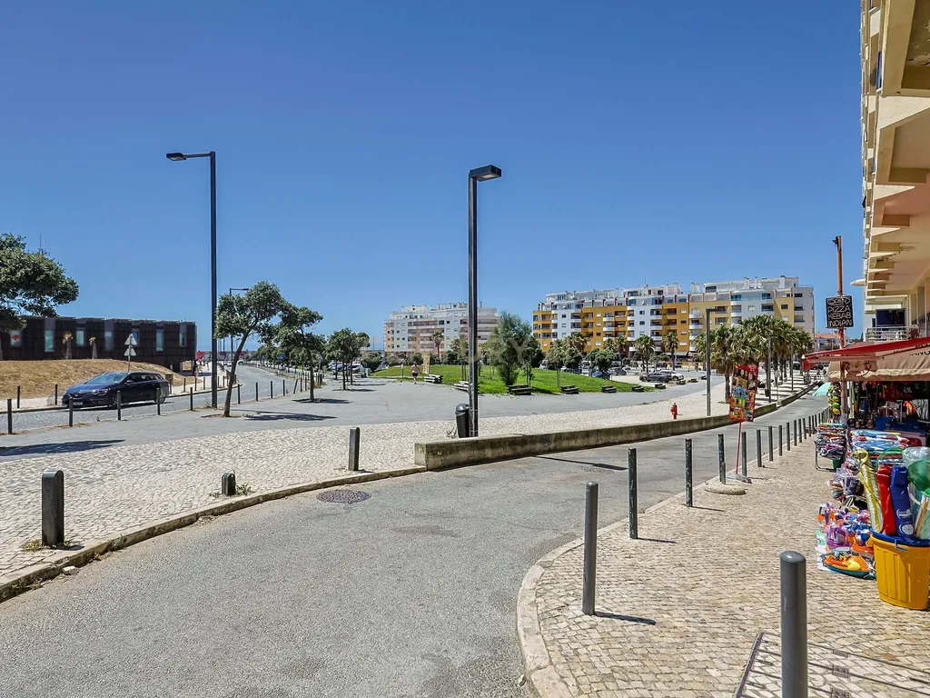 T1 moderno com domótica e piscina – Costa da Caparica - Image 42