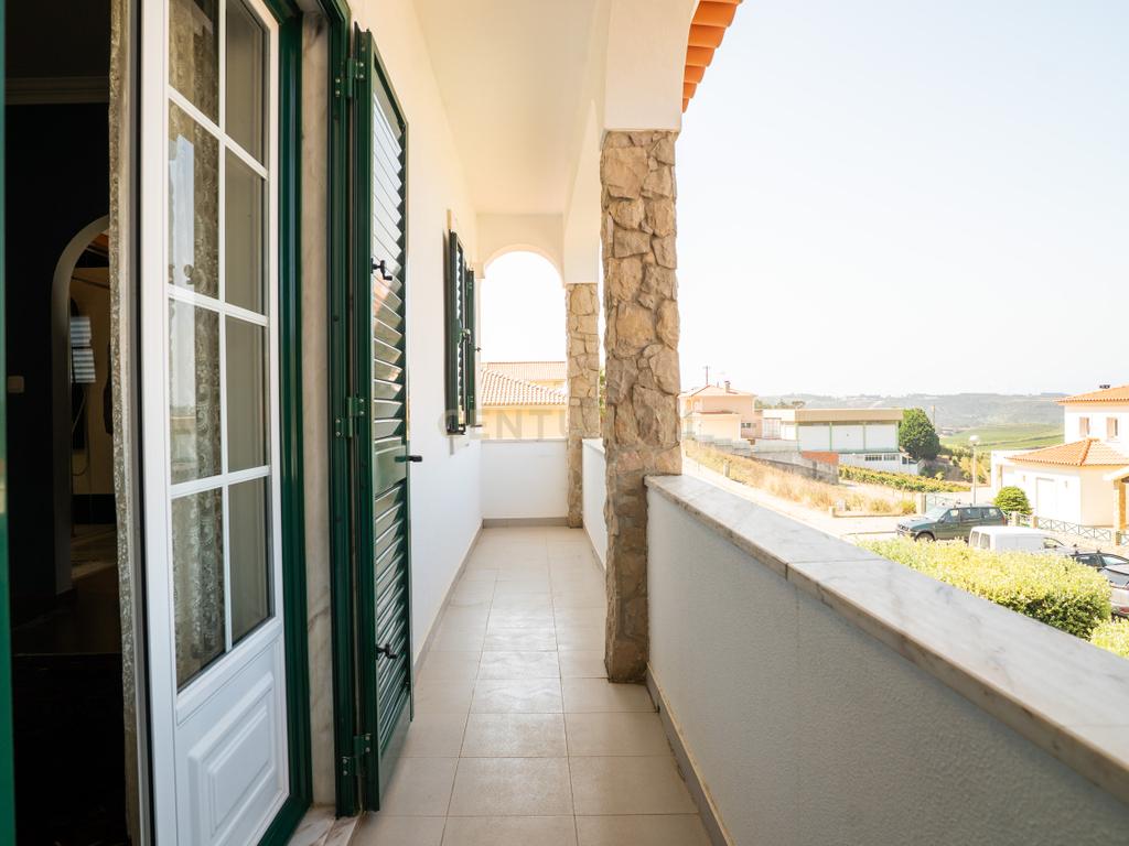 🏡 Moradia T5 como nova na Encarnação – Tranquilidade e vista desafogada! - Image 49