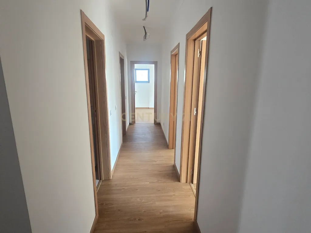 Apartamento T3 Totalmente Remodelado para Arrendamento | Bairro do Liceu | Setúbal - Image 9