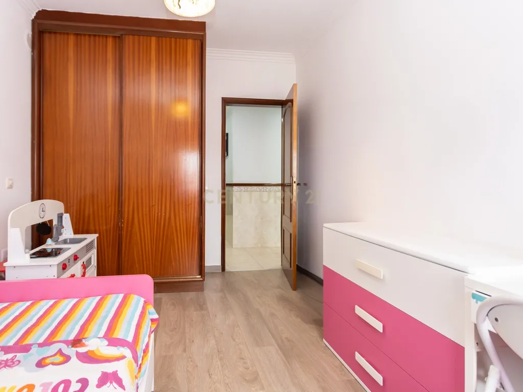 Apartamento T3 com Garagem e Arrecadação em Alhos Vedros - Image 13