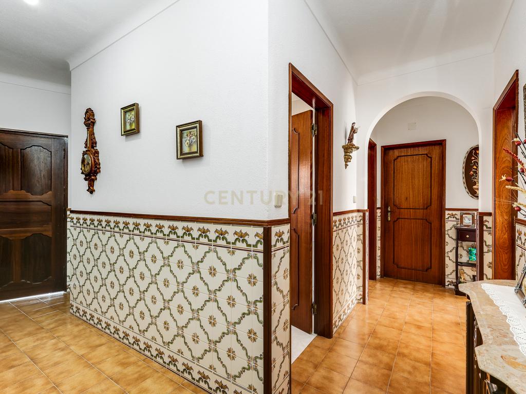 Moradia T8 de 288 m² no Centro de Montargil – Junto à Barragem - Image 9