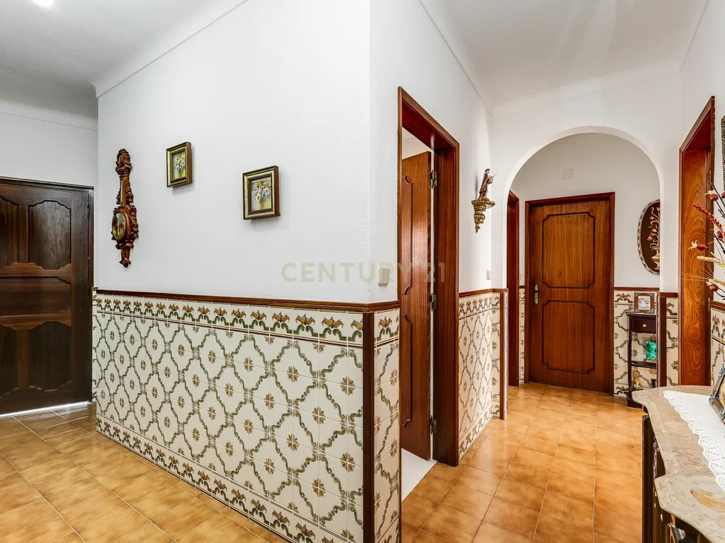 Moradia T8 de 288 m² no Centro de Montargil – Junto à Barragem - Image 9