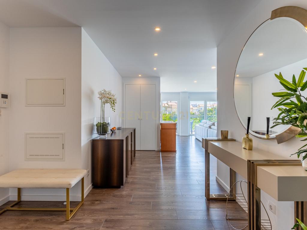 Apartamento T3 Luminoso e Recente na Ramada – Viva com Qualidade! - Image 1