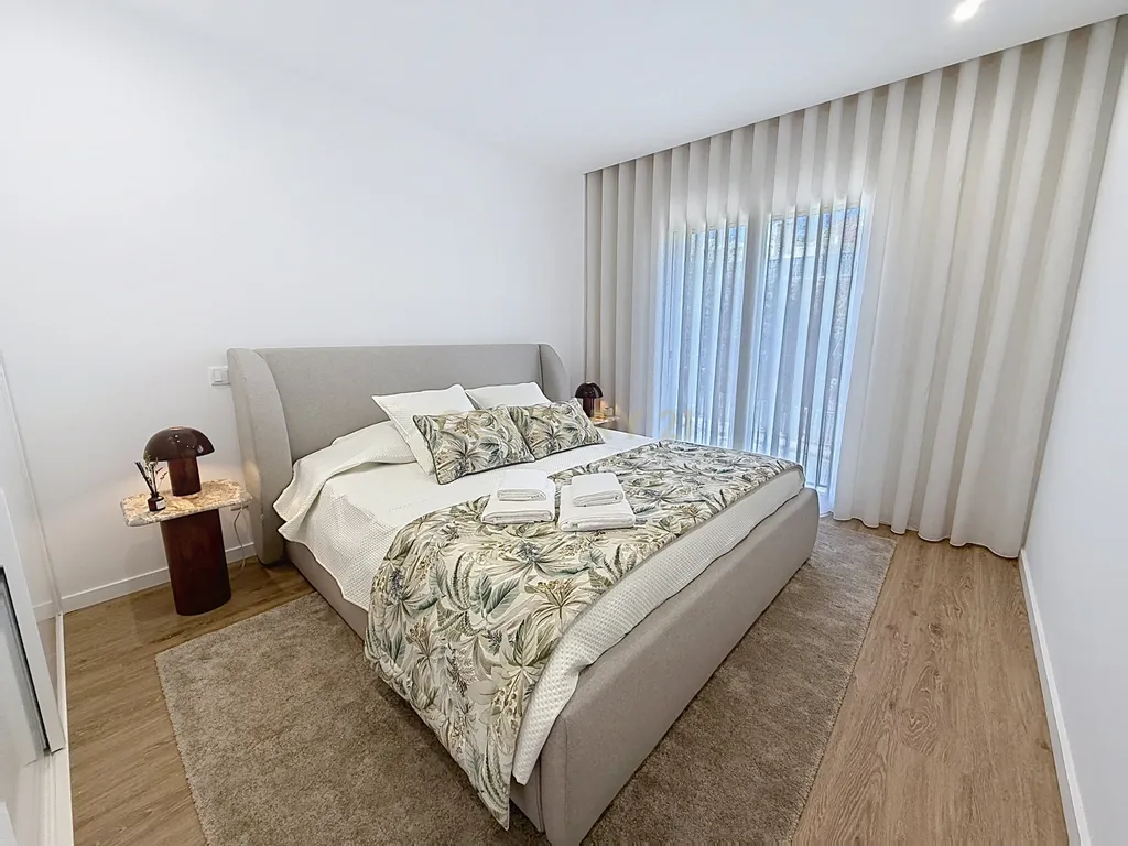Apartamento Novo com Terraço e Piscina Privativa em Nazaré - Image 21