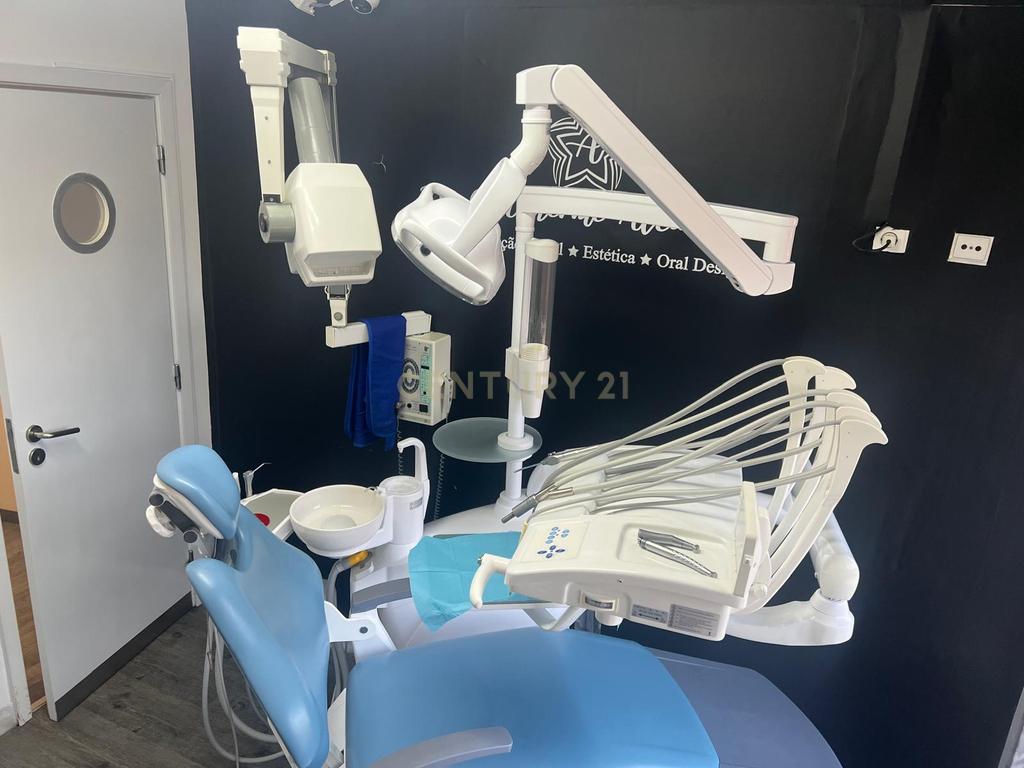Clínica Dentária em Sintra com dois consultórios para trespasse - Image 2