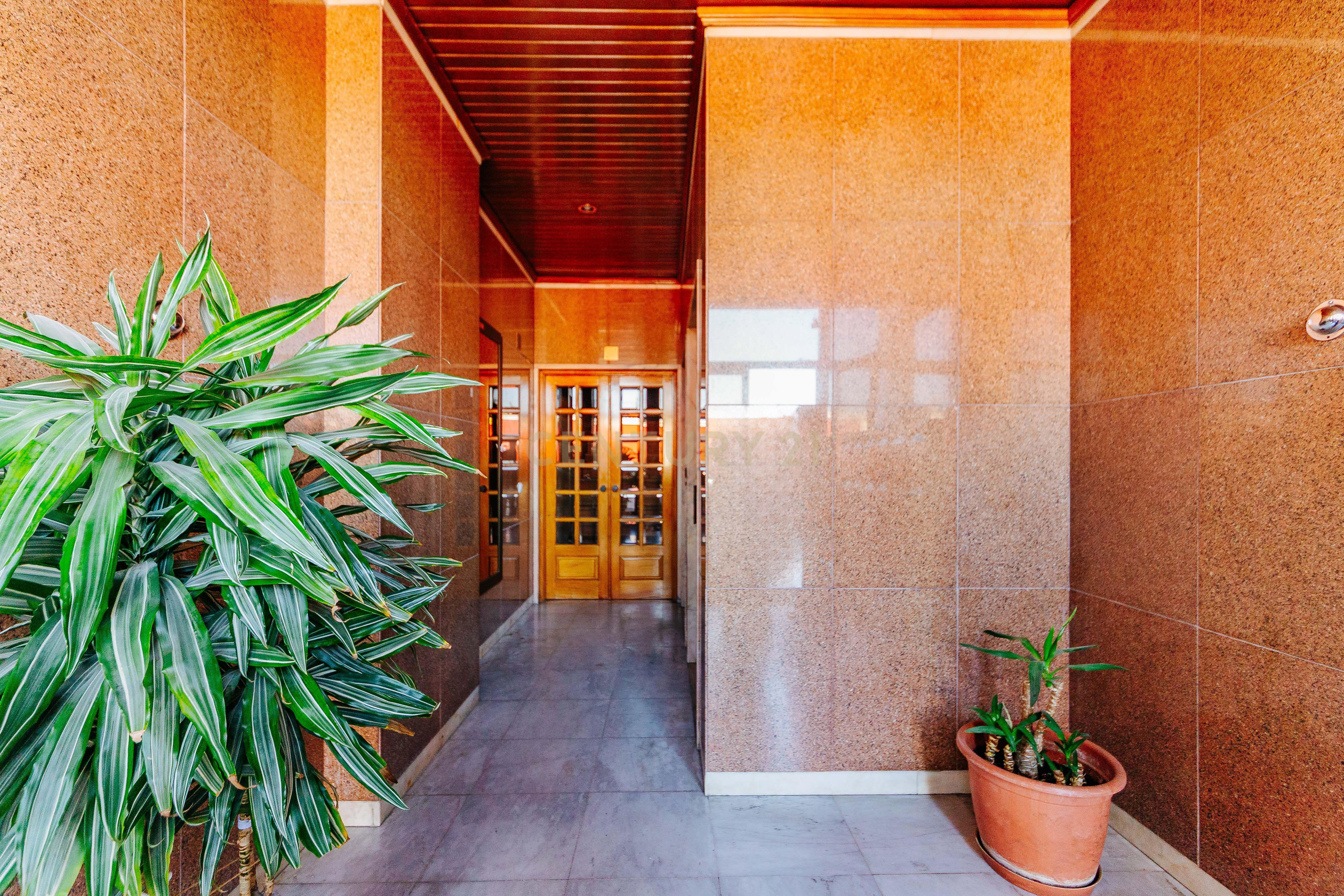 Apartamento T3 Renovado com Vista Rio em Santa Apolónia – Viva no Coração de Lisboa - Image 51