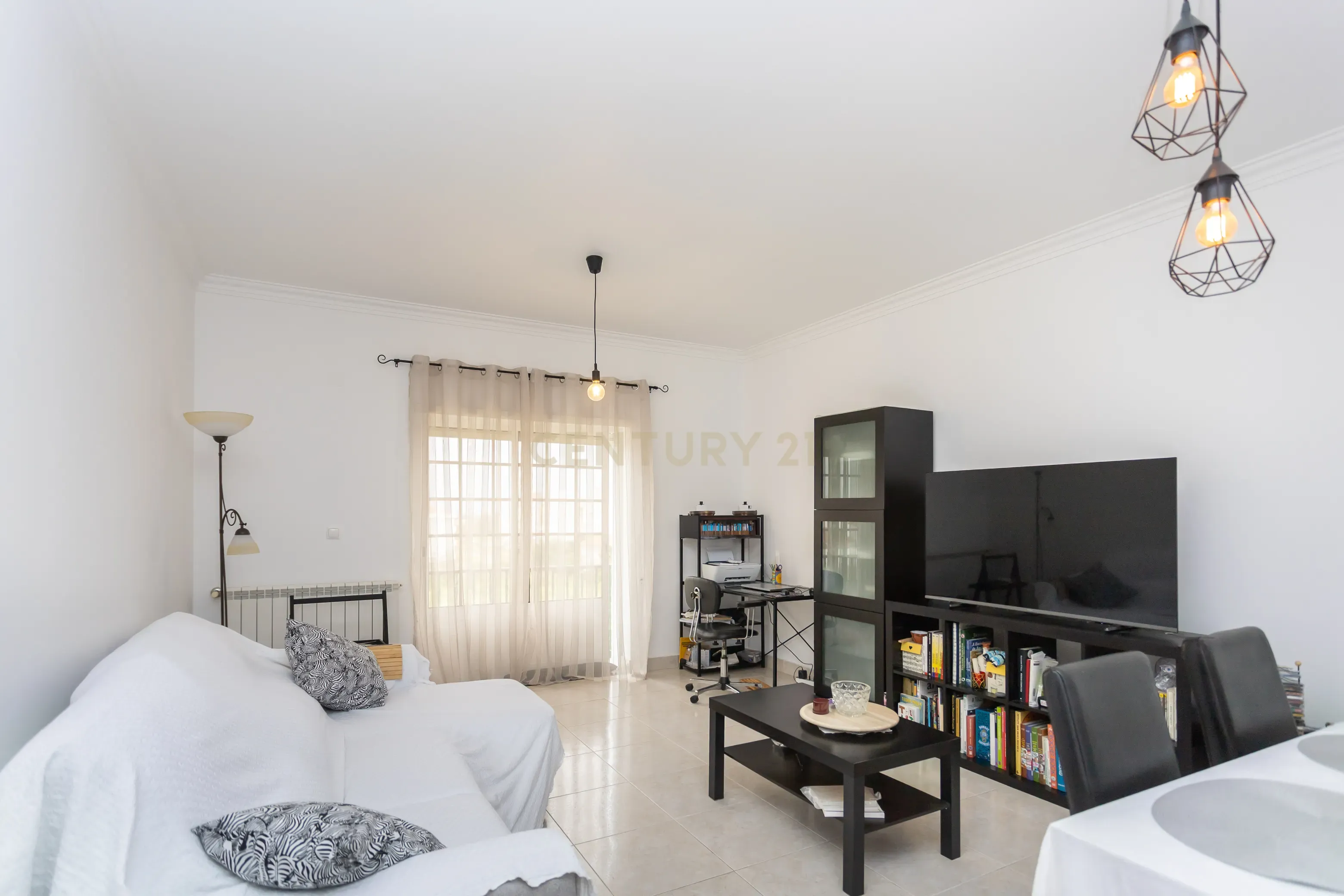 Apartamento T3 com Garagem e Boa Exposição Solar - Pinhal Novo - Image 2