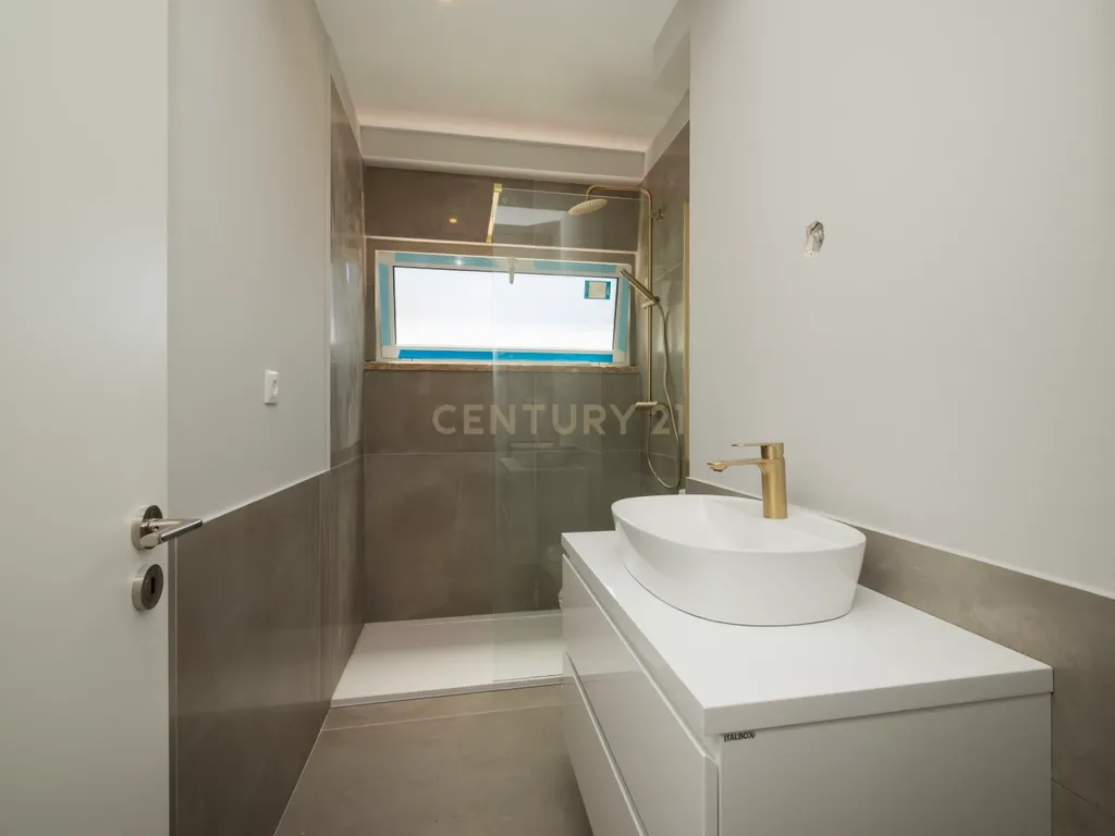 Apartamento T2 Totalmente Renovado em Queluz – Pronto a Habitar! - Image 6