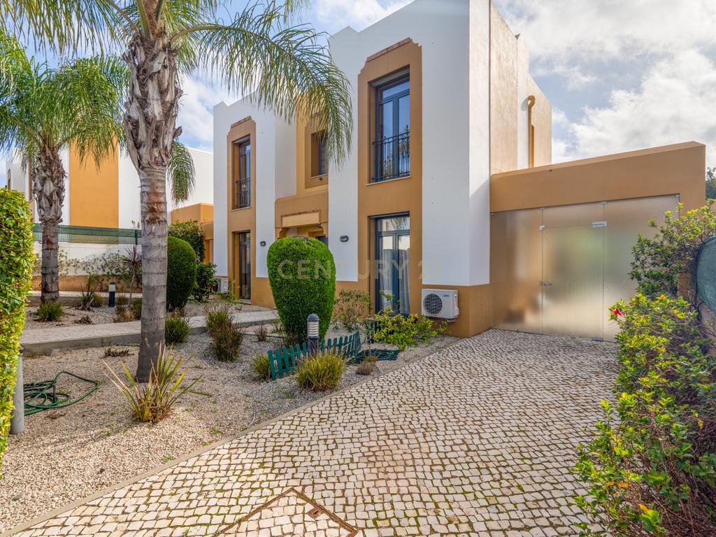 Moradia Unifamiliar de Prestígio | Quinta dos Álamos I Guia – Albufeira | T5 | Piscina | Jardim - Image 3