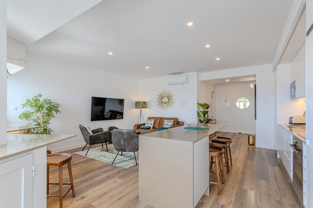 Penthouse T3 de Luxo no 20.º e Último Piso | Vista Mar Única sobre Ponta Delgada - Image 18