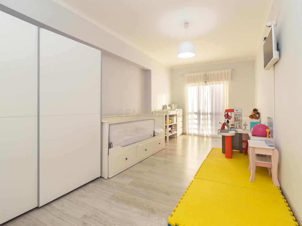 Viva com conforto no coração de Setúbal – Excelente Apartamento T3 nos Pinheirinhos - Image 15