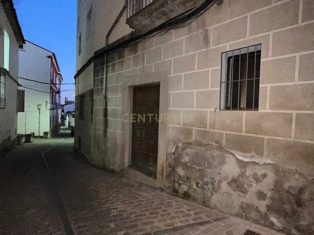 Edifício exclusivo com grande potencial numa das melhores zonas de Trujillo - Image 110