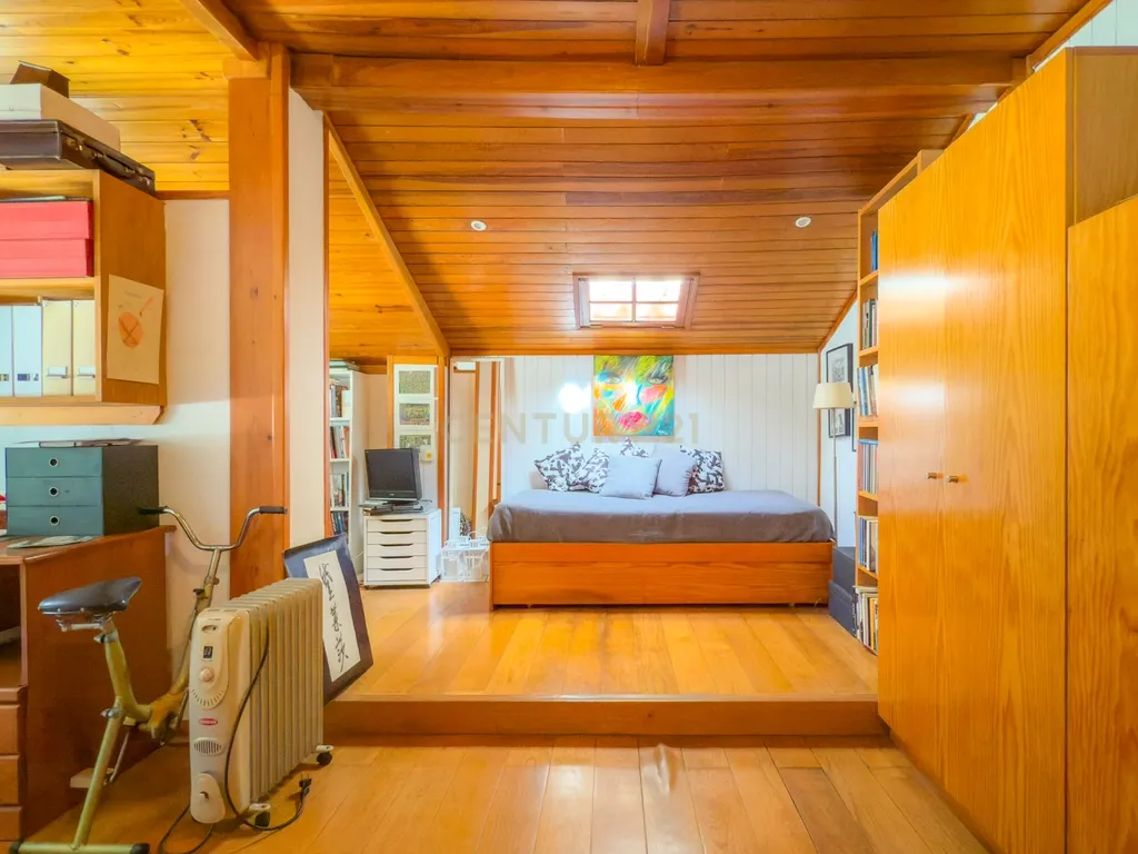 EXCELENTE MORADIA COM TERRENO DE 1000 M2 EM CAXIAS, COM OTIMA LOCALIZAÇÃO, BOAS AREAS, JARDIM MARAVILHOSO E PISCINA - Image 36