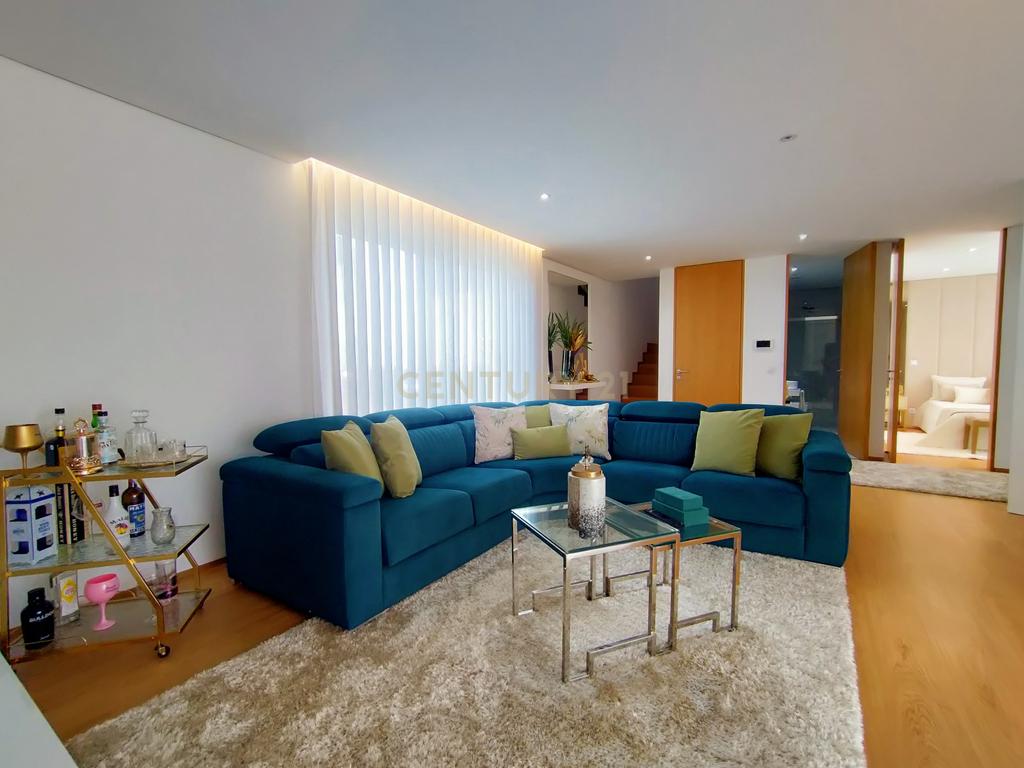 Moradia T4 Moderna com Piscina e Jardim – Touguinha - Image 53