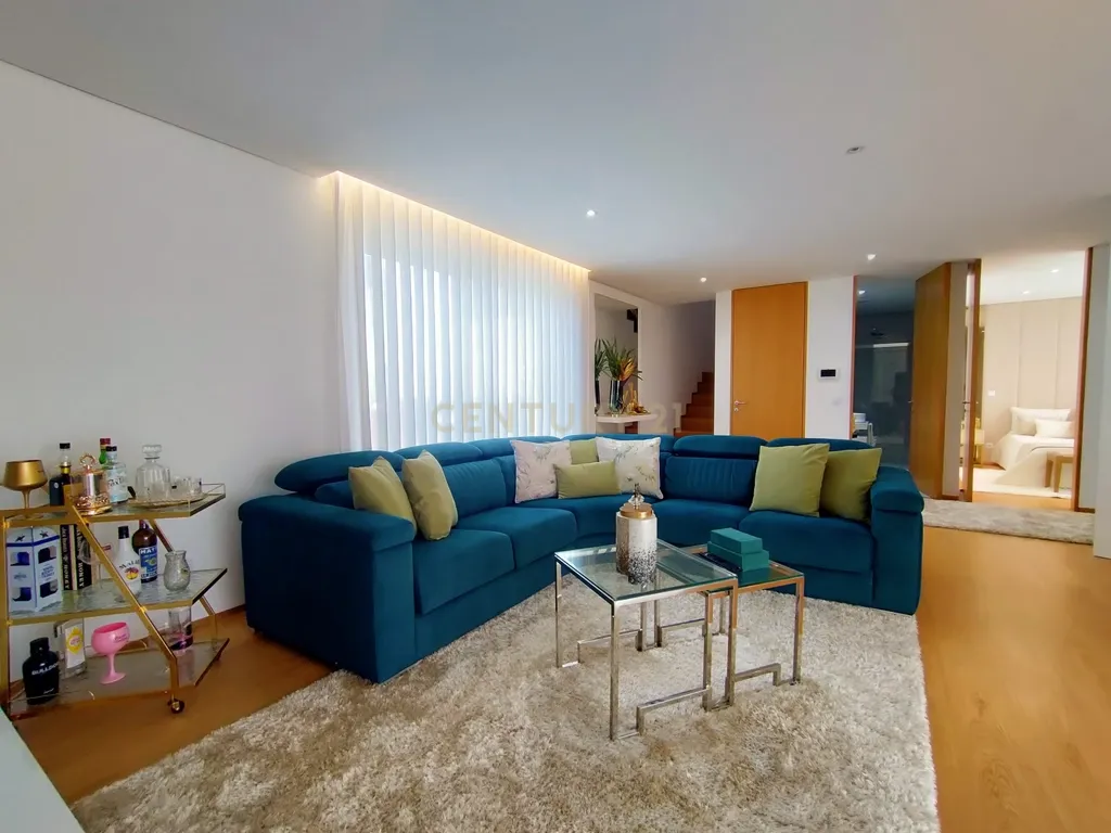Moradia T4 Moderna com Piscina e Jardim – Touguinha - Image 53