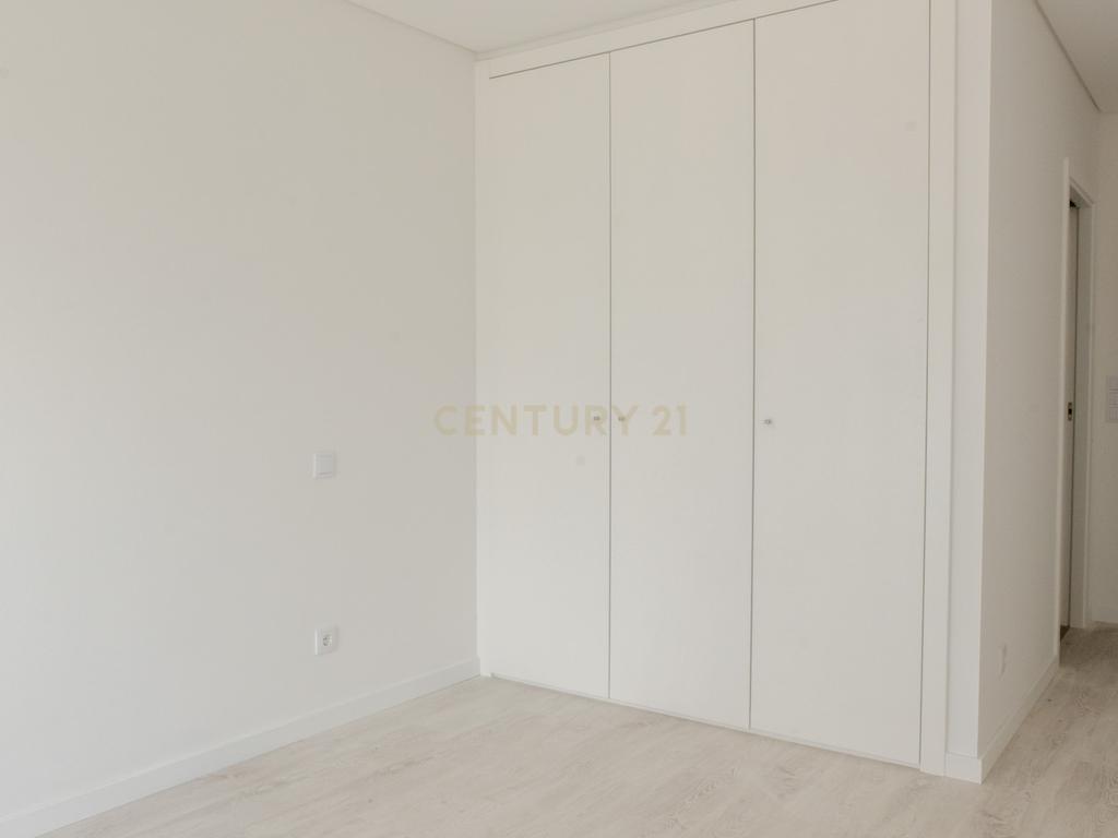 CONDOMINIO QUINTA DA LADEIRA - T2 e T3 COM TERRAÇOS, CHURRASQUEIRA E JARDIM - Image 15