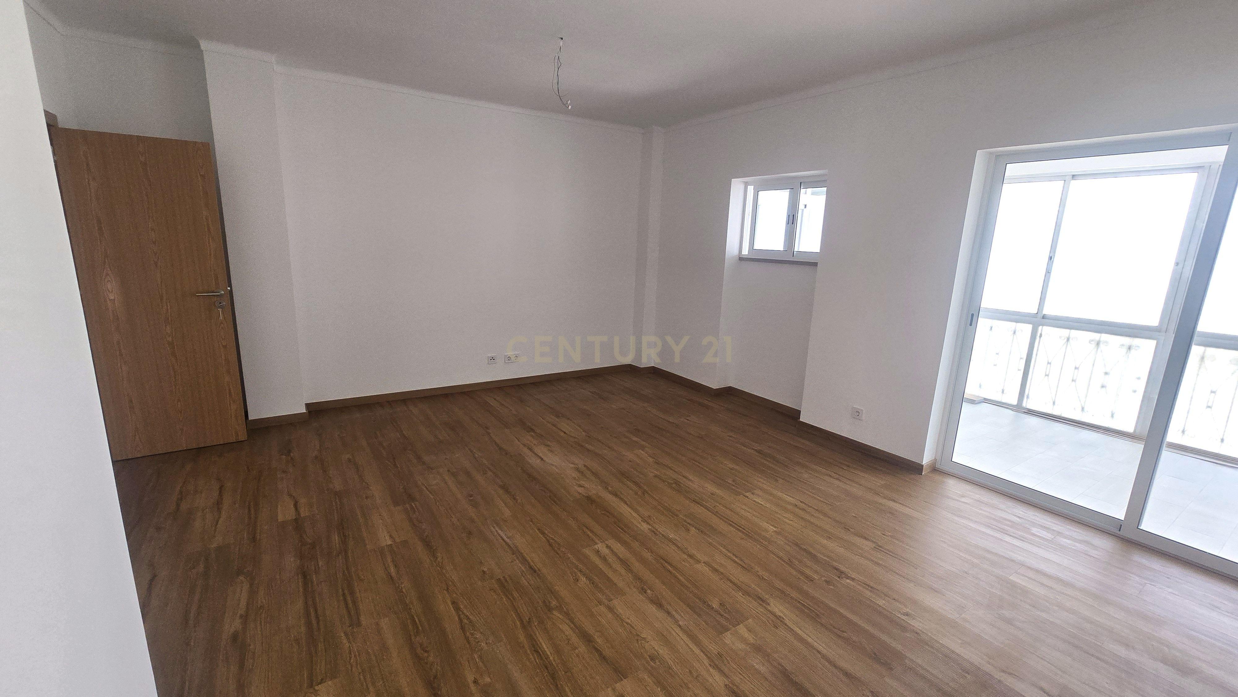 Fotografia 6 de Apartamento T3 Totalmente Remodelado para Arrendamento | Bairro do Liceu | Setúbal
