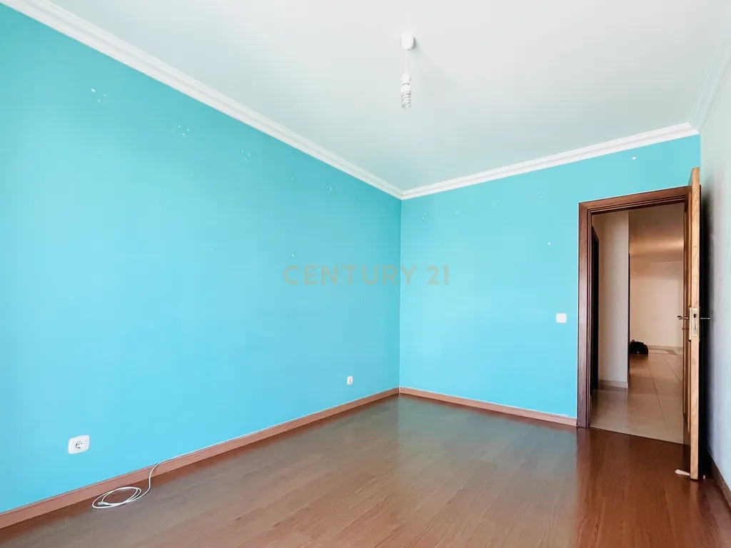 Apartamento T3 na Baixa de Olhão – Localização privilegiada junto à Praça da Floripes e Mercados Municipais - Image 15