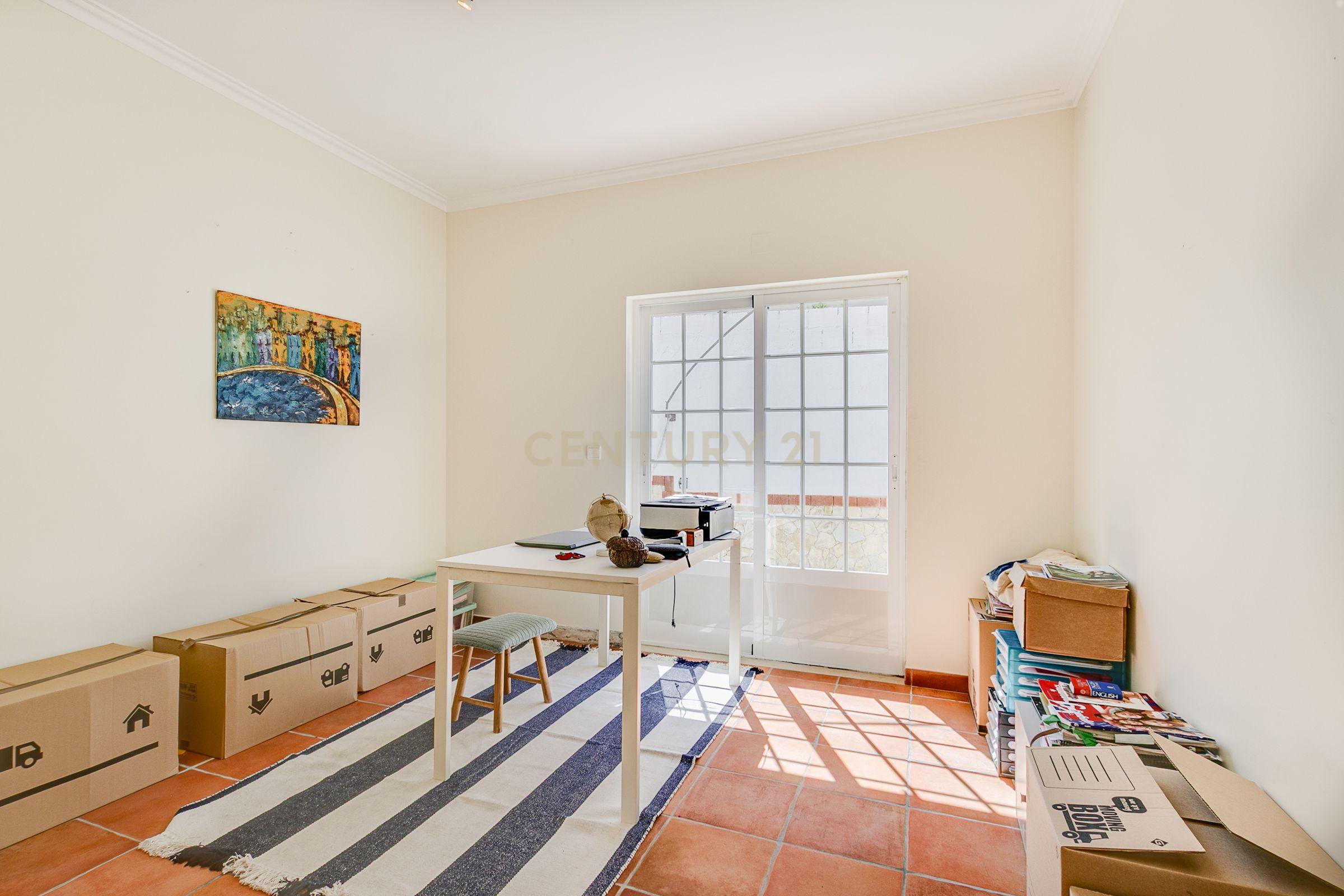 Moradia Rural T4 com Piscina e Jardim — Entre Setúbal e Lisboa - Image 4