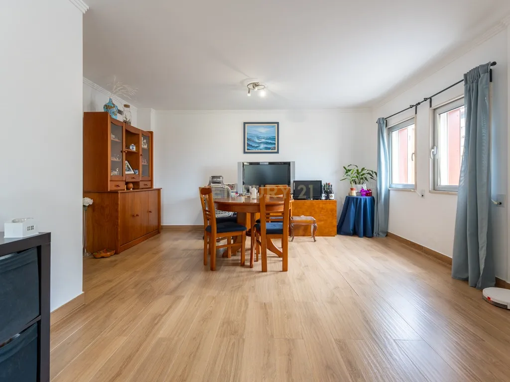 Apartamento T3 com 2 Terraços Gigantes e Vista Rio – A 10 min de Lisboa - Image 6