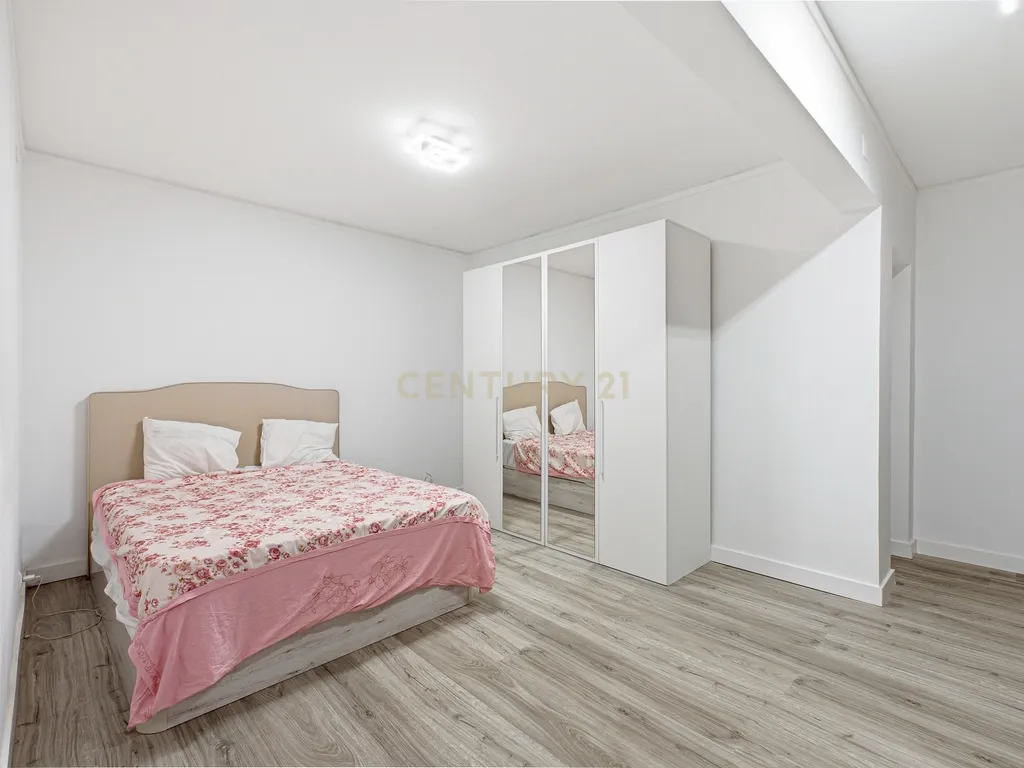 Apartamento T2 Remodelado PC Simão da Veiga Junior 1 - Santo António Dos Cavaleiros - Image 29