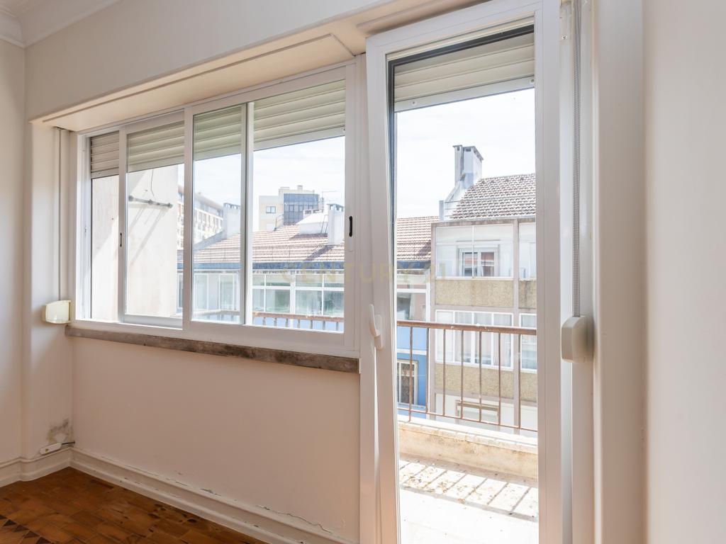 Apartamento T2 em Avenidas Novas, Lisboa  - Image 2