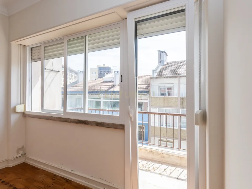 Apartamento T2 em Avenidas Novas, Lisboa - Image 2