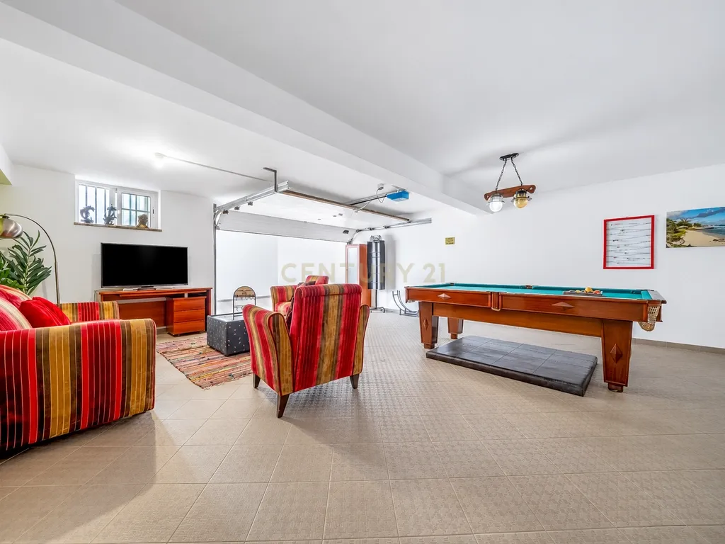 Moradia T4 com piscina, jacuzzi e garagem em Vale Pedras, Albufeira - Image 23
