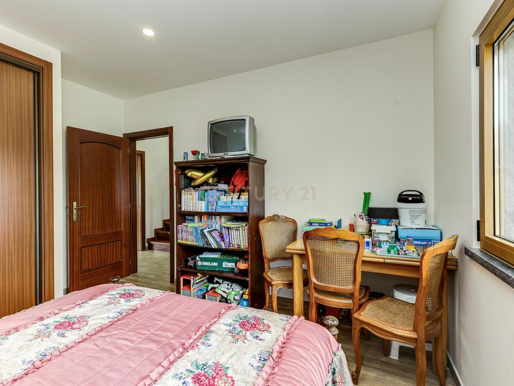 Moradia T4 Isolada Duplex com Box em Adroana, Alcabideche - Image 13
