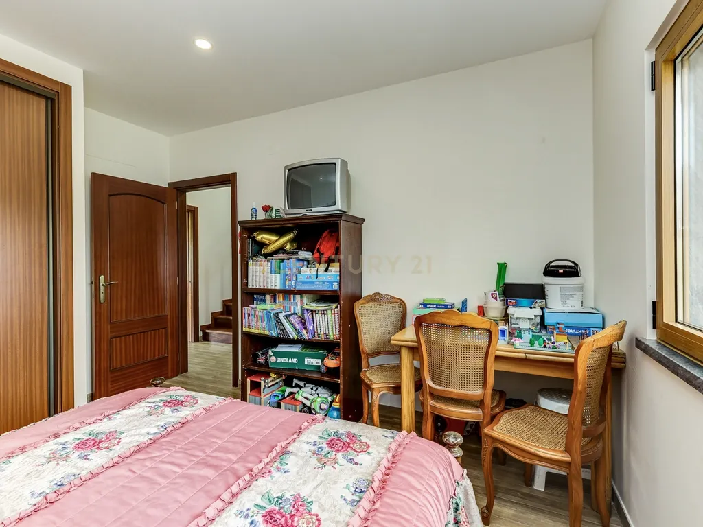 Moradia T4 Isolada Duplex com Box em Adroana, Alcabideche - Image 13