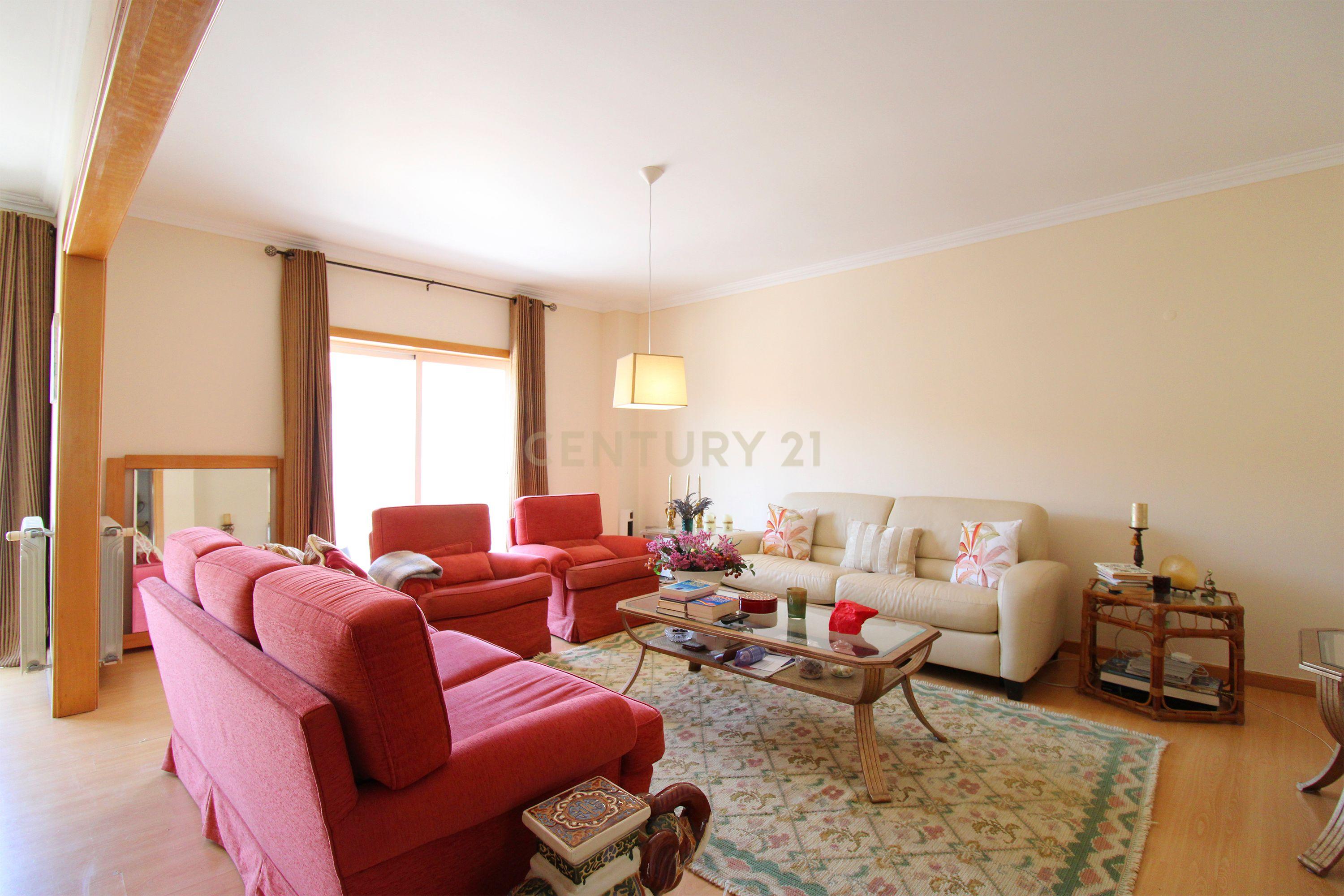Fotografia 10 de Apartamento T4 com Parqueamento, nas Caldas da Rainha