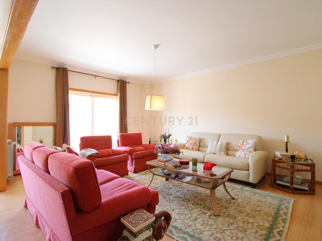 Apartamento T4 com Parqueamento, nas Caldas da Rainha - Image 27