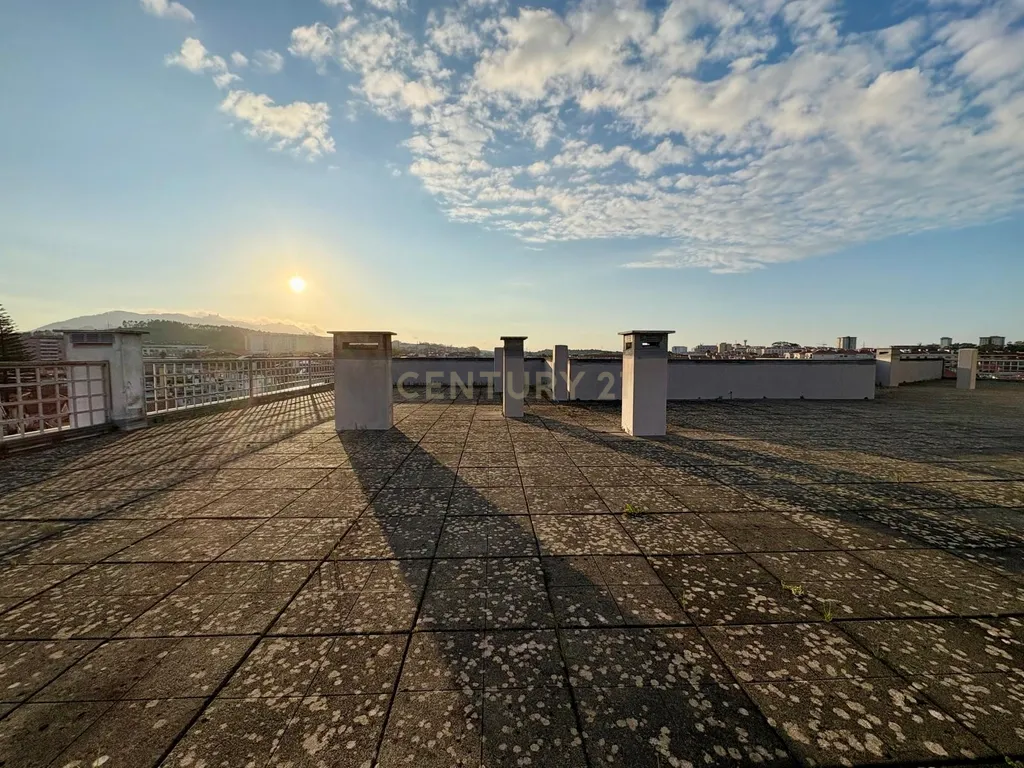 Apartamento T3 com 2 Estacionamentos e Arrecadação no Centro de Mem Martins - Image 35