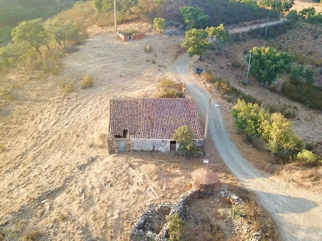 Propriedade com 18 hectares - Um Refúgio de Terra, Tradição e Tranquilidade em Santana da Serra - Image 2