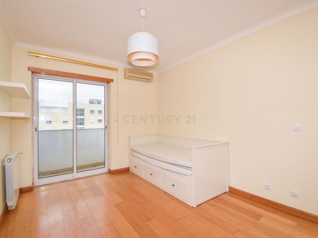 Arrendamento - T3 com Terraço e Varanda no Parque das Nações – Lisboa - Último Andar com Garagem - Image 22