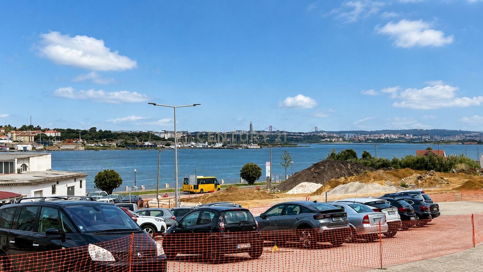 Fotografia 12 de Loja totalmente remodelada e convertida em Apartamento T2 em Arrentela, Seixal | Vista Rio