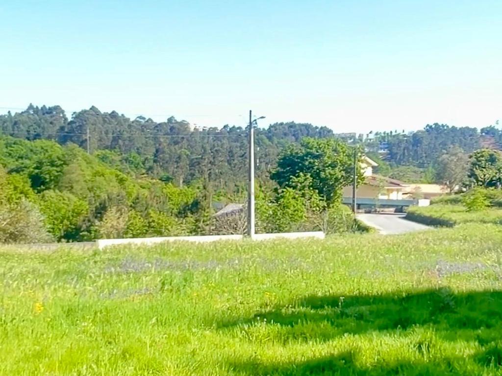 Terreno com viabilidade de construção a 6 min centro Viseu - Image 1