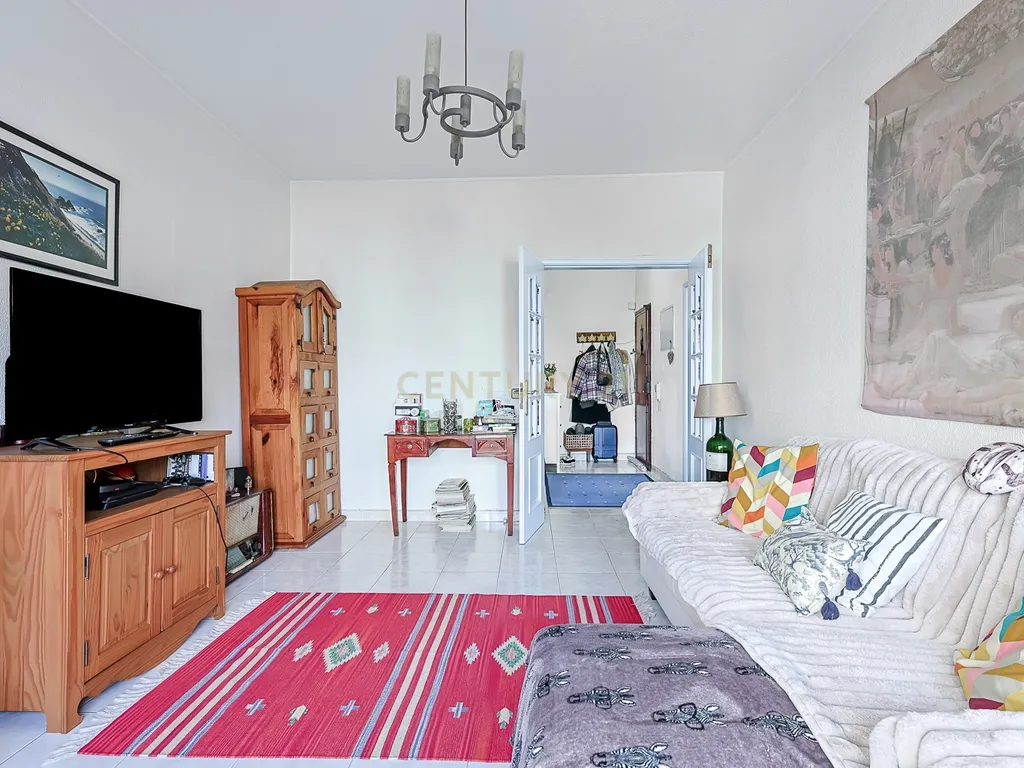 Apartamento T3 em Amora, Seixal - Image 2