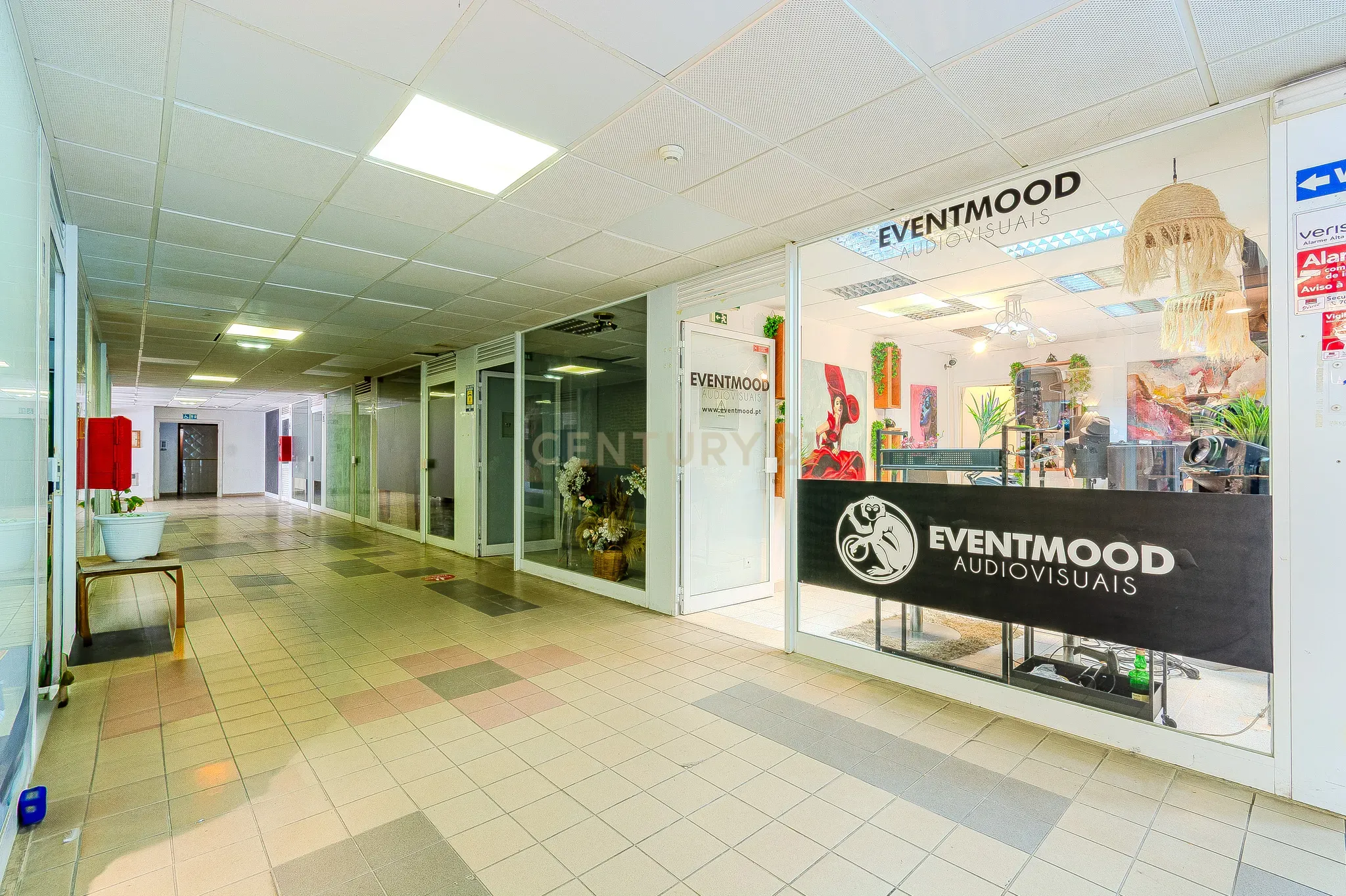 Duas Lojas Comerciais no Centro Comercial Borda d’Água -  Albufeira - Image 6