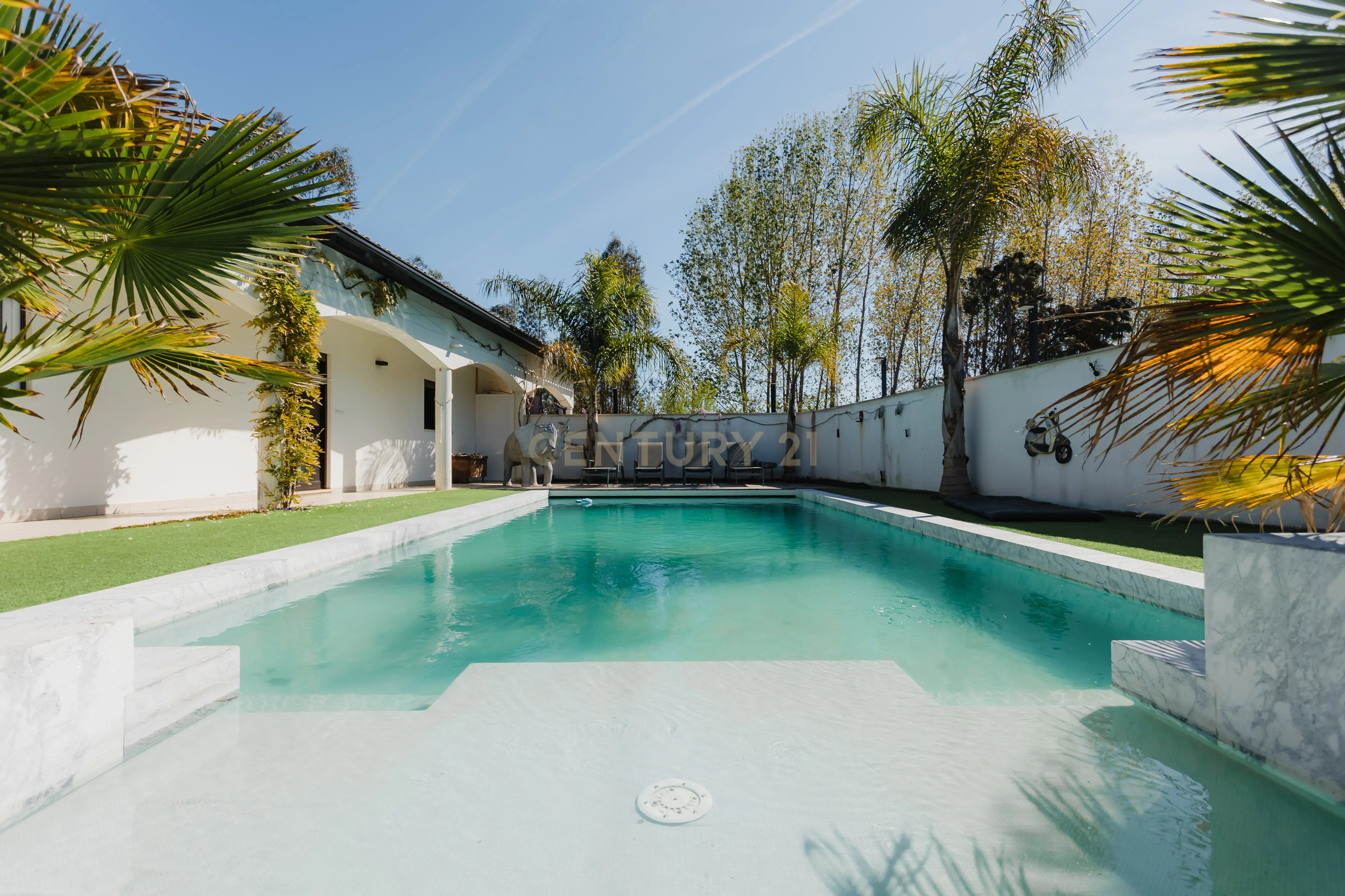 Fotografia 8 de Oportunidade: Moradias T4 + T2 + T1 com piscina e licença de AL